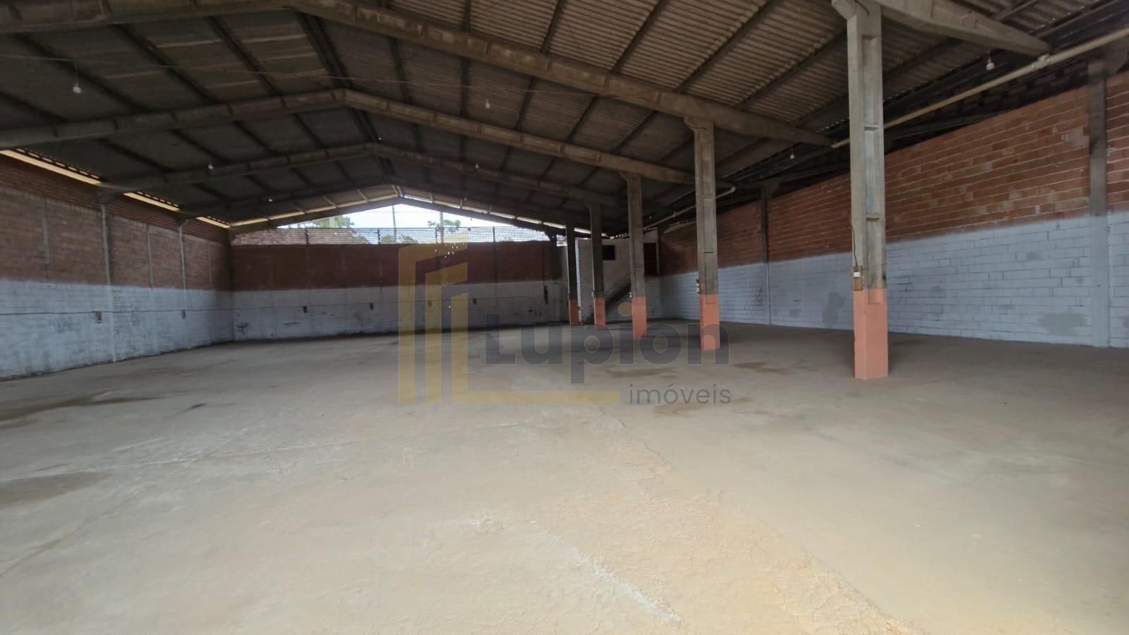 Barracão 750m  no Umbará com Pátio e Escritório | Locação R  1...