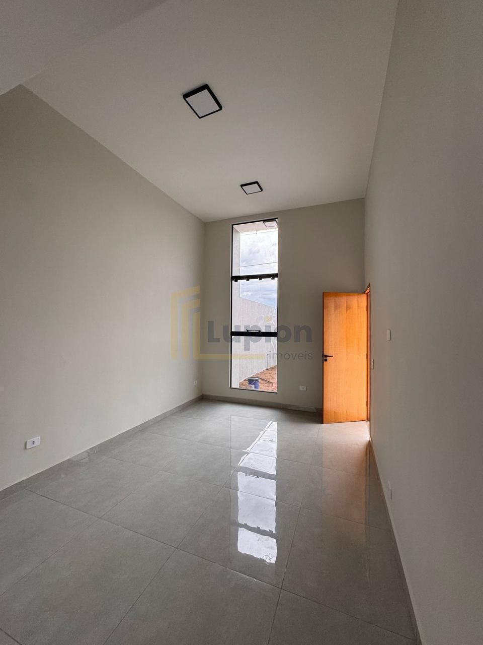 Casa com 2 dormitórios à venda com 55 m  no valor de R  330.00...