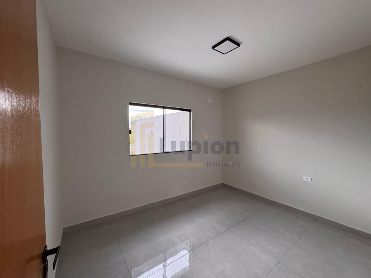 Casa com 2 dormitórios à venda com 55 m  no valor de R  330.00...