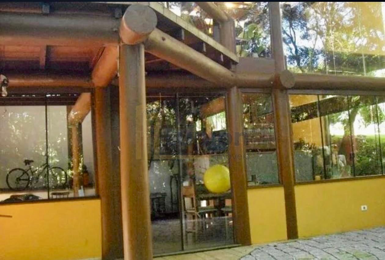 Casa com 4 dormitórios à venda com 4.880m  no valor de 2.330.0...