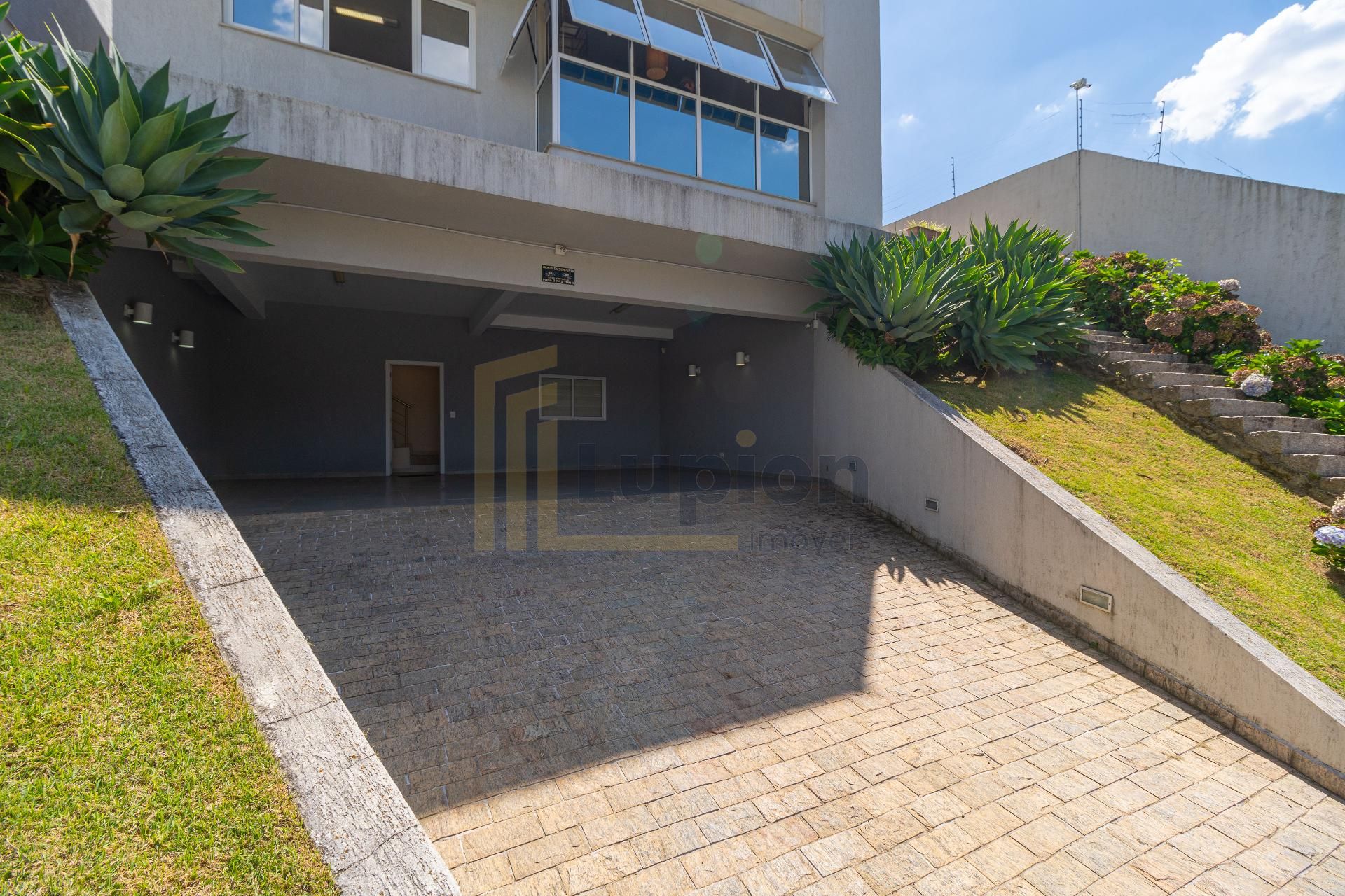 Casa de  Alto Padrão no Campo Comprido com Ático, Jardim e Ene...