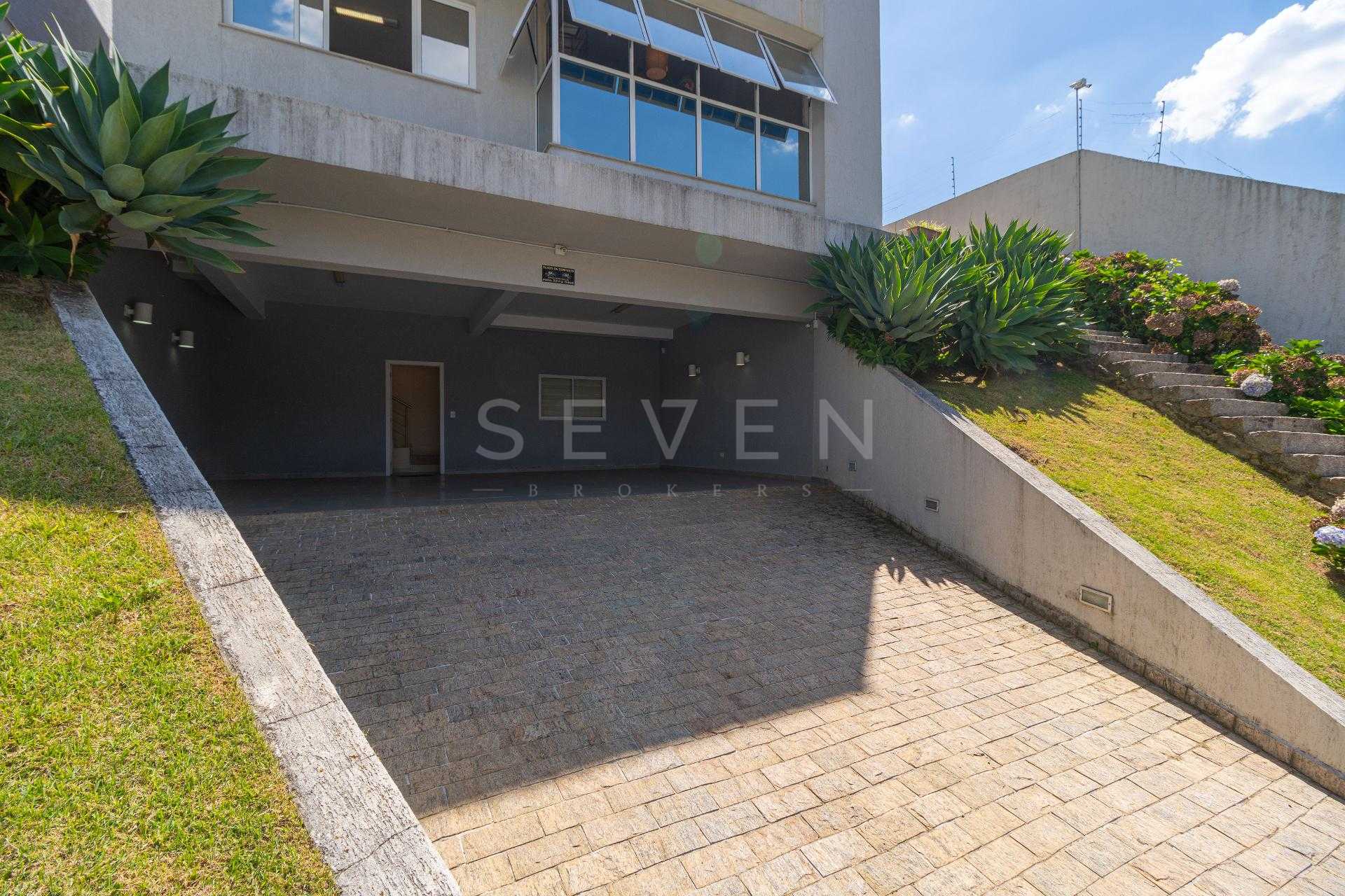 Casa de  Alto Padrão no Campo Comprido com Ático, Jardim e Ene...