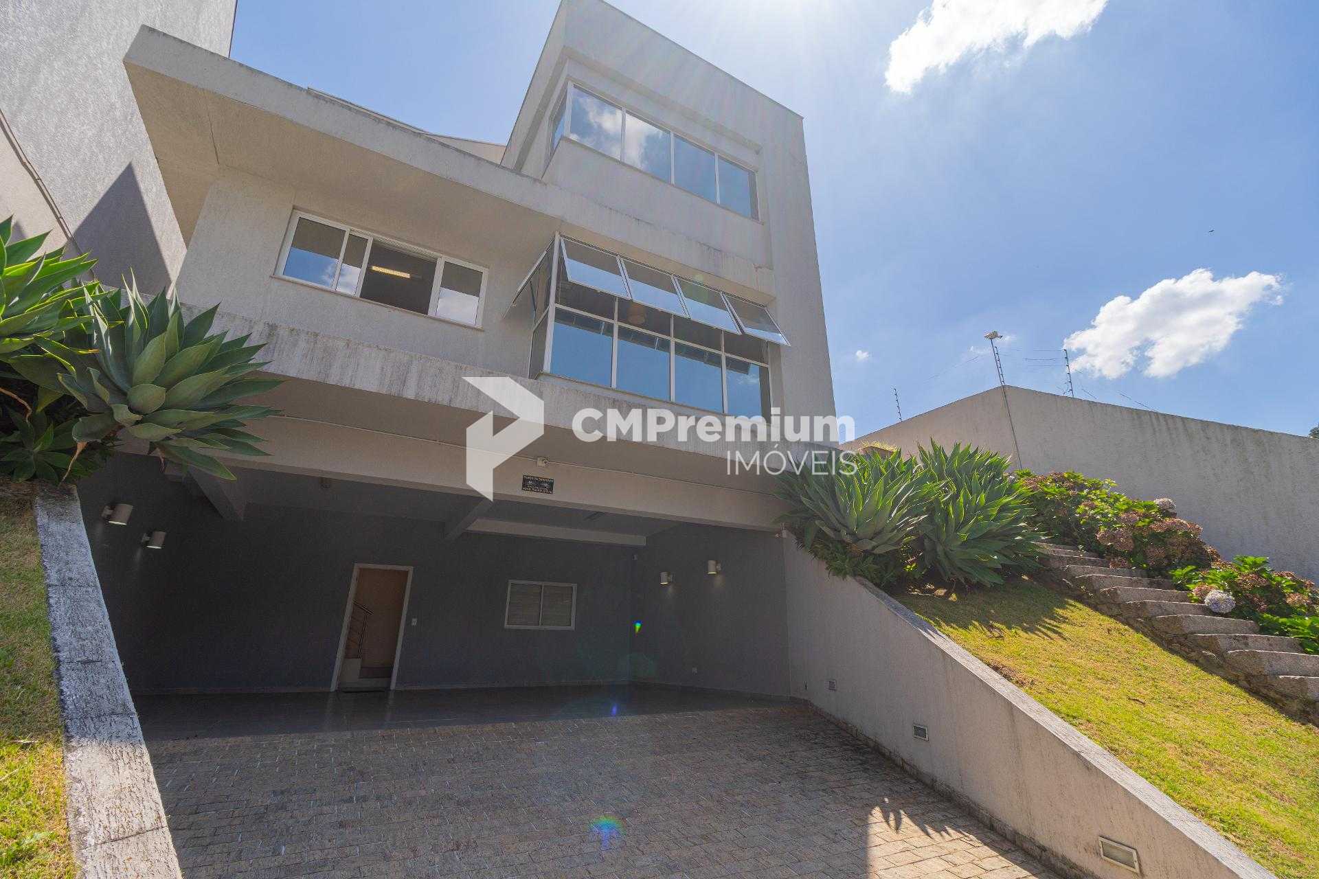 Casa de  Alto Padrão no Campo Comprido com Ático, Jardim e Ene...