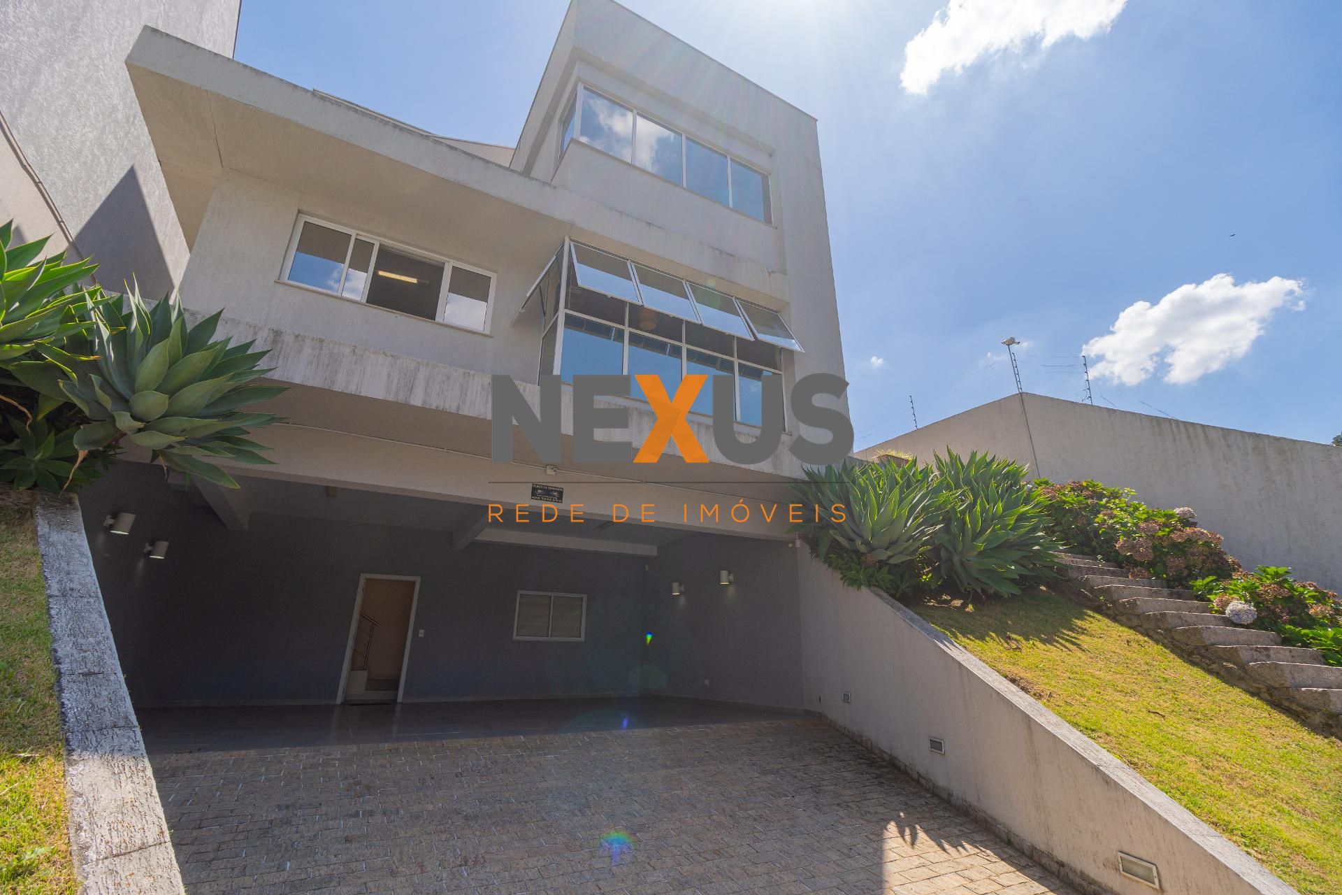 Casa de Alto Padrão no Campo Comprido com Ático, Jardim e Ene...