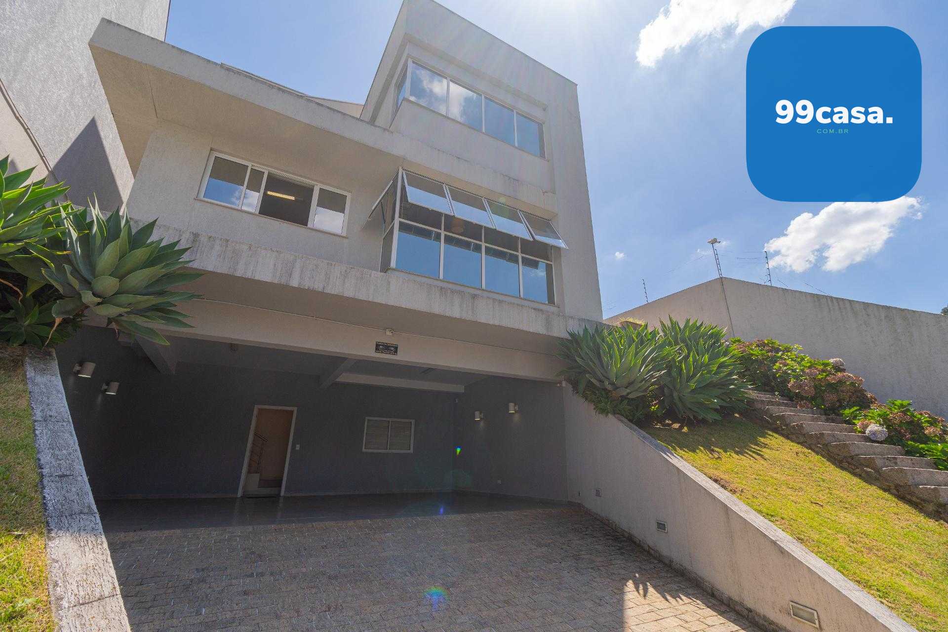 Casa de  Alto Padrão no Campo Comprido com Ático, Jardim e Ene...