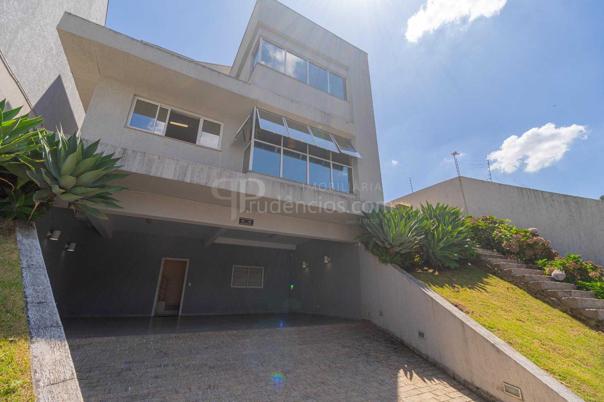 Sobrado Alto Padrão no Campo Comprido com Ático, Jardim e Ener...