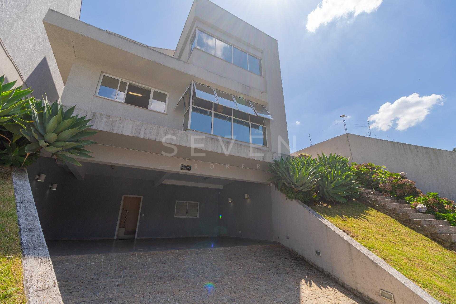 Casa de  Alto Padrão no Campo Comprido com Ático, Jardim e Ene...