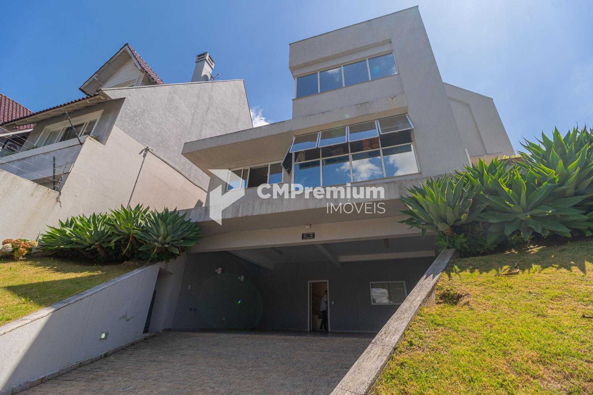 Casa de  Alto Padrão no Campo Comprido com Ático, Jardim e Ene...