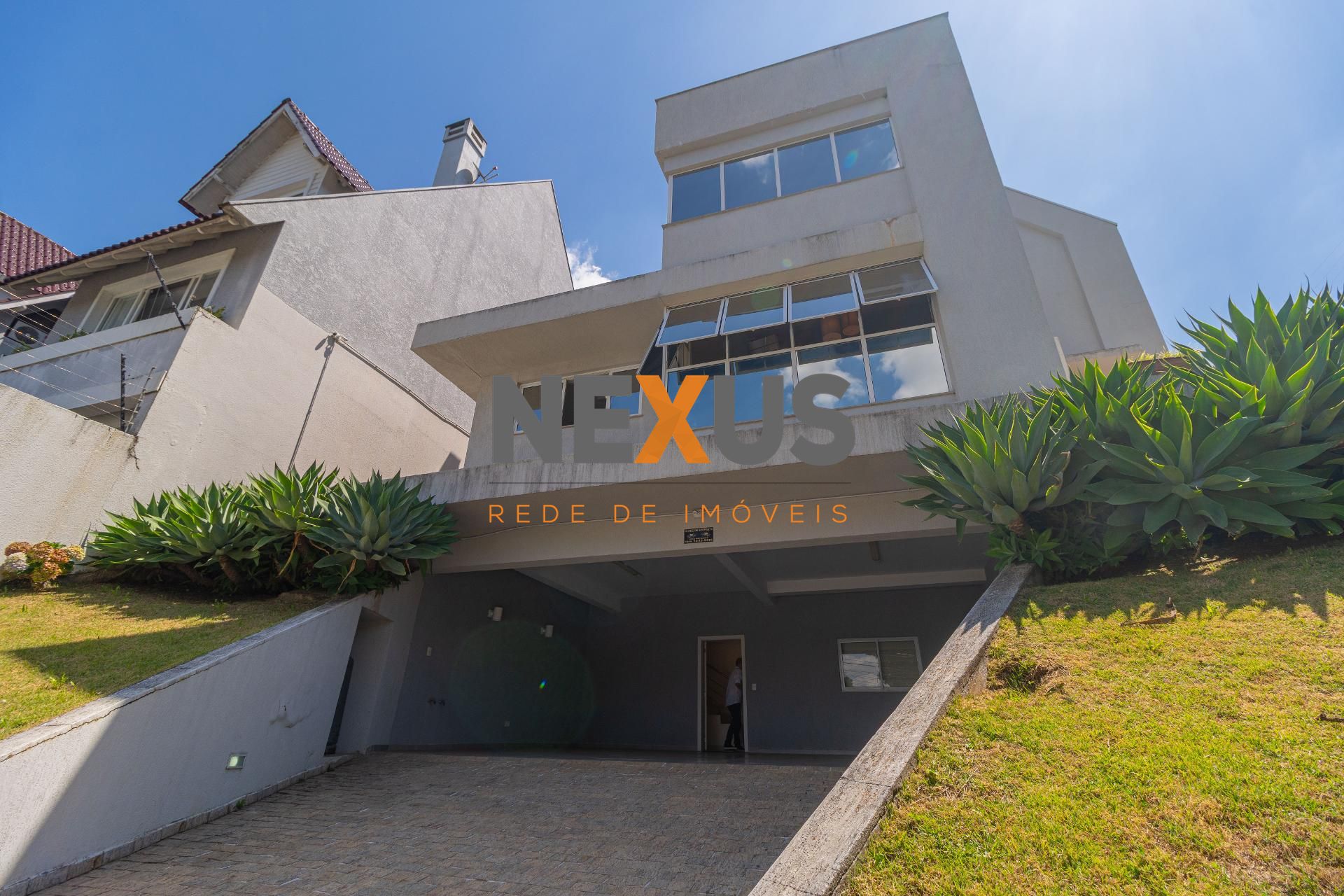 Casa de Alto Padrão no Campo Comprido com Ático, Jardim e Ene...