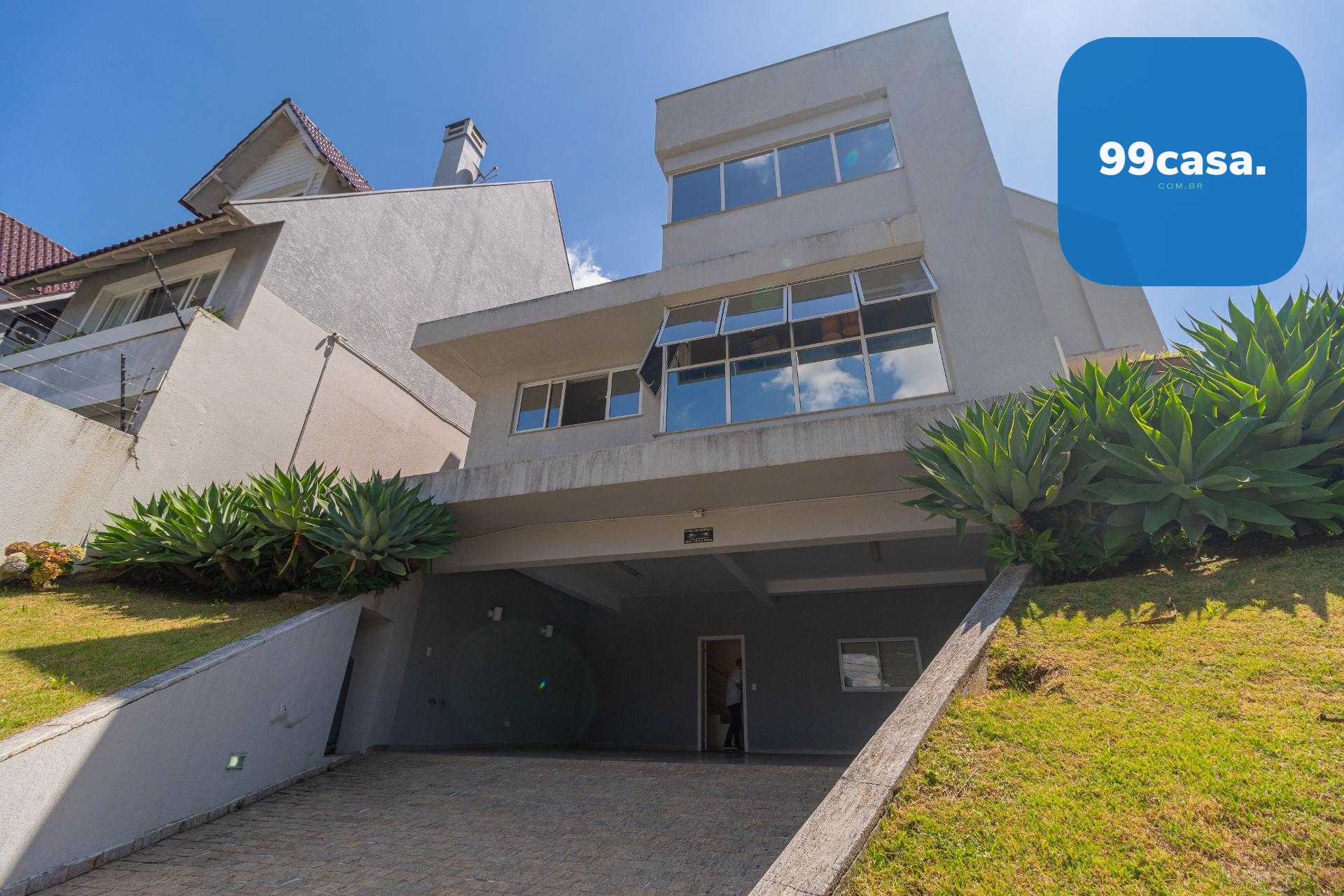 Casa de  Alto Padrão no Campo Comprido com Ático, Jardim e Ene...