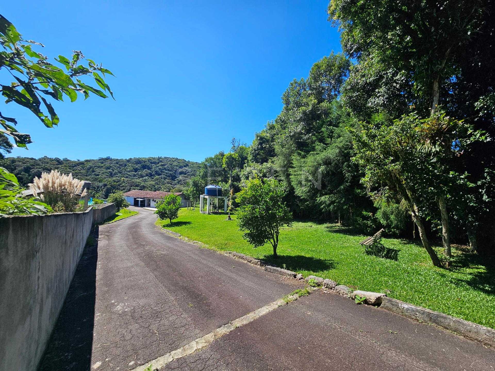 Chácara completa com 46.146 m , lagos, piscina e salão de fest...