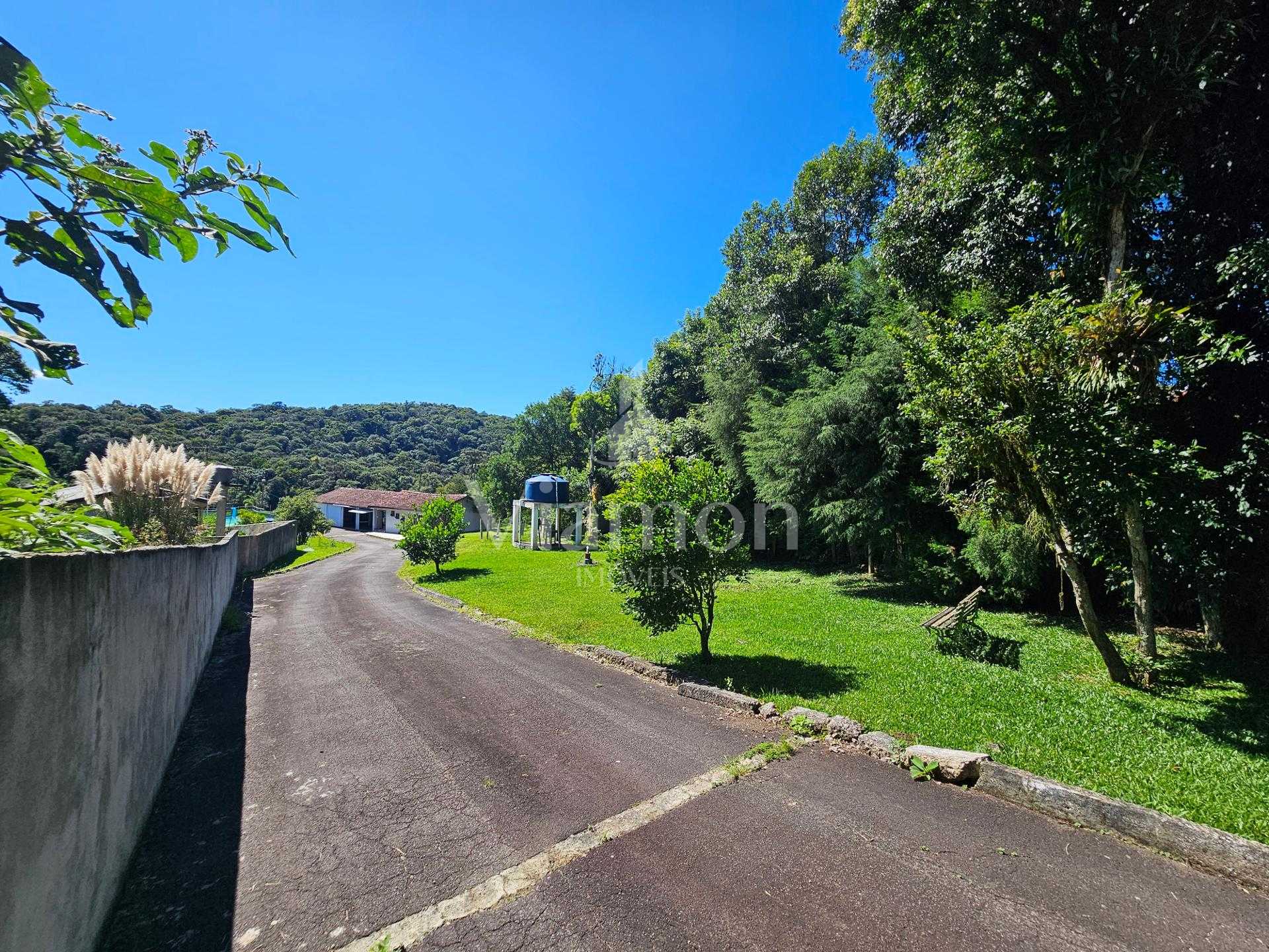 Chácara completa com 46.146 m , lagos, piscina e salão de fest...