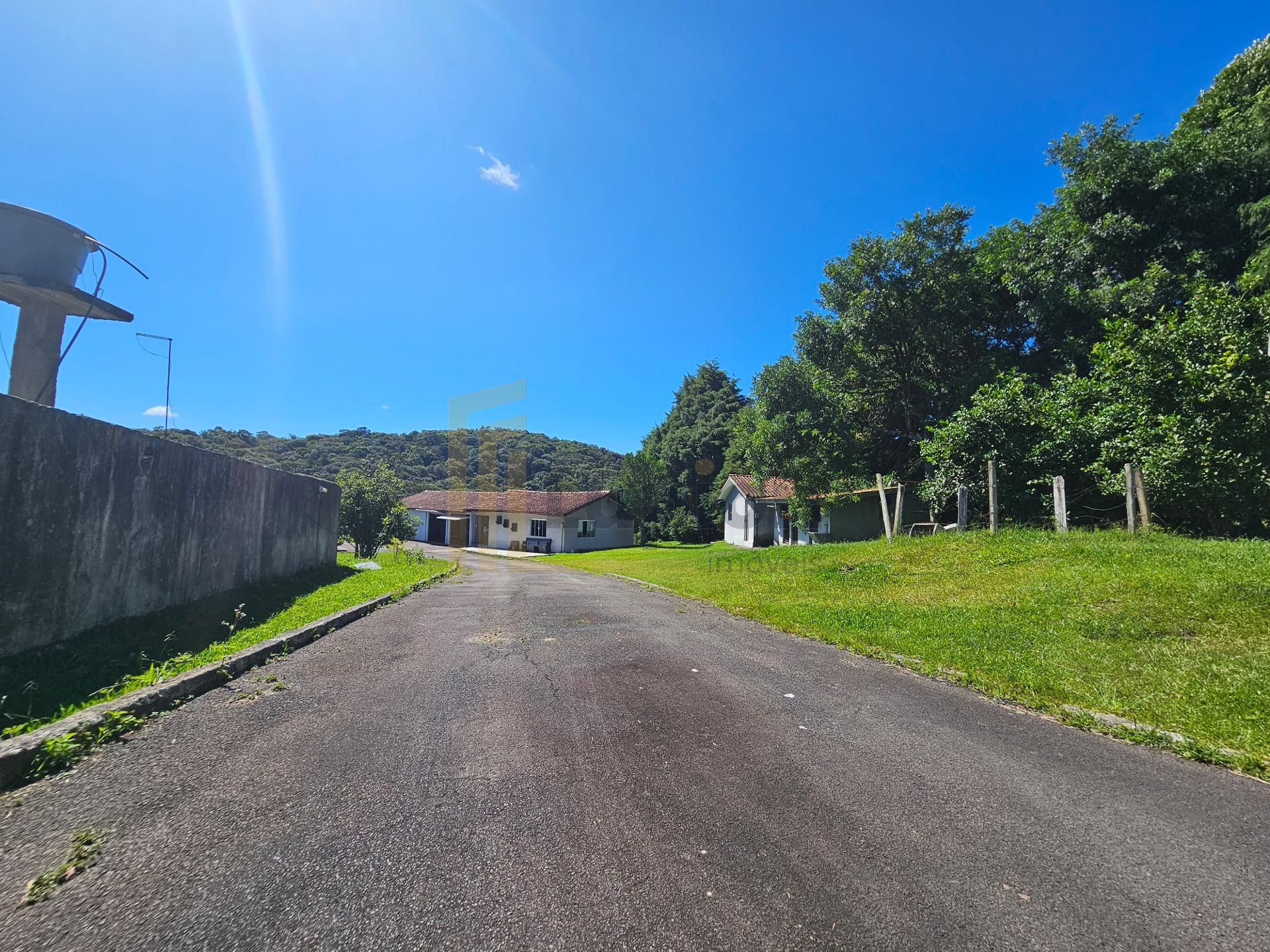 Chácara completa com 46.146 m , lagos, piscina e salão de fest...