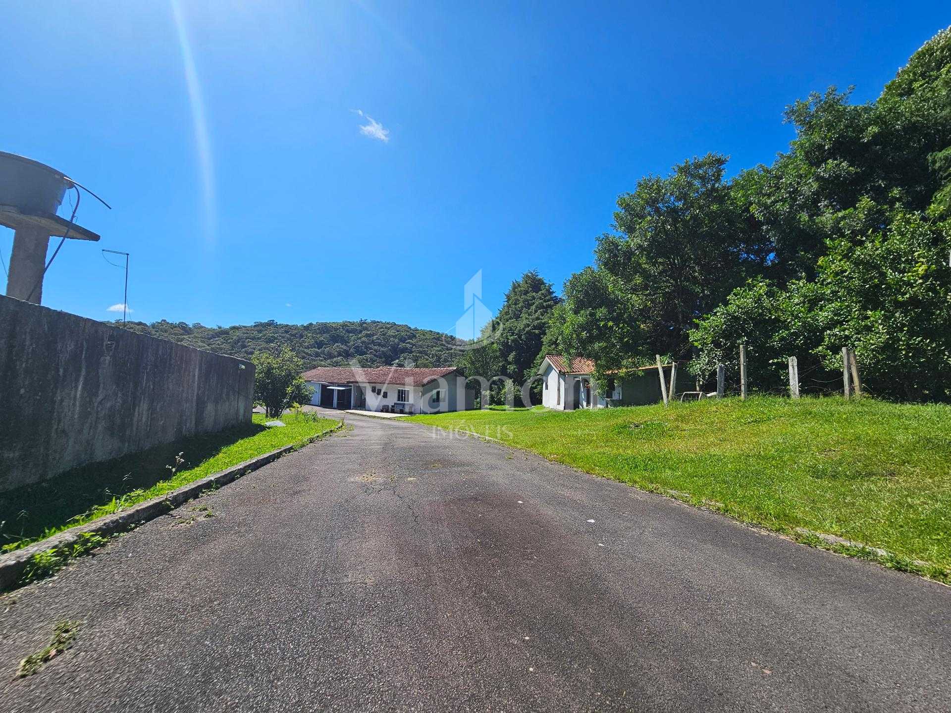 Chácara completa com 46.146 m , lagos, piscina e salão de fest...