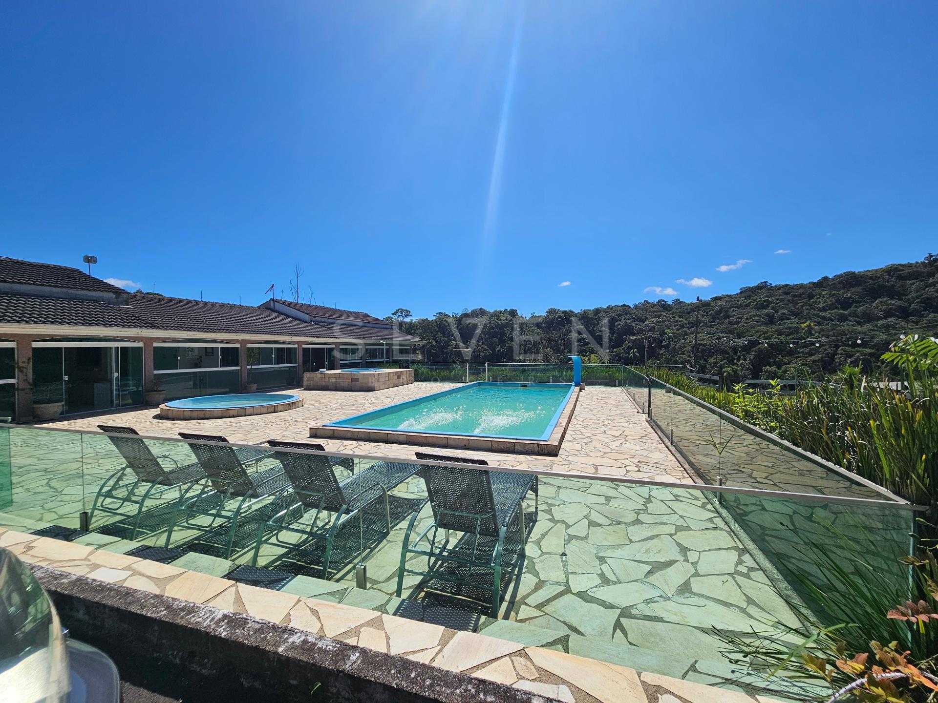 Chácara completa com 46.146 m , lagos, piscina e salão de fest...