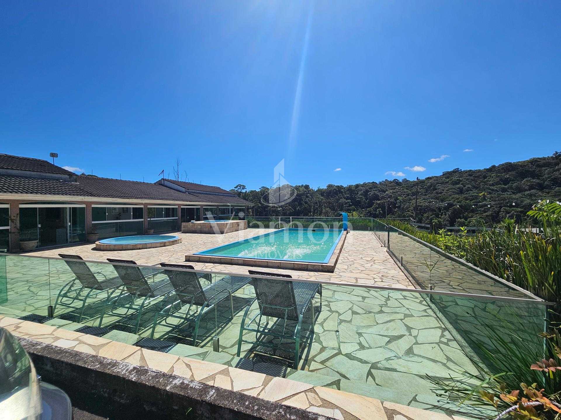 Chácara completa com 46.146 m , lagos, piscina e salão de fest...