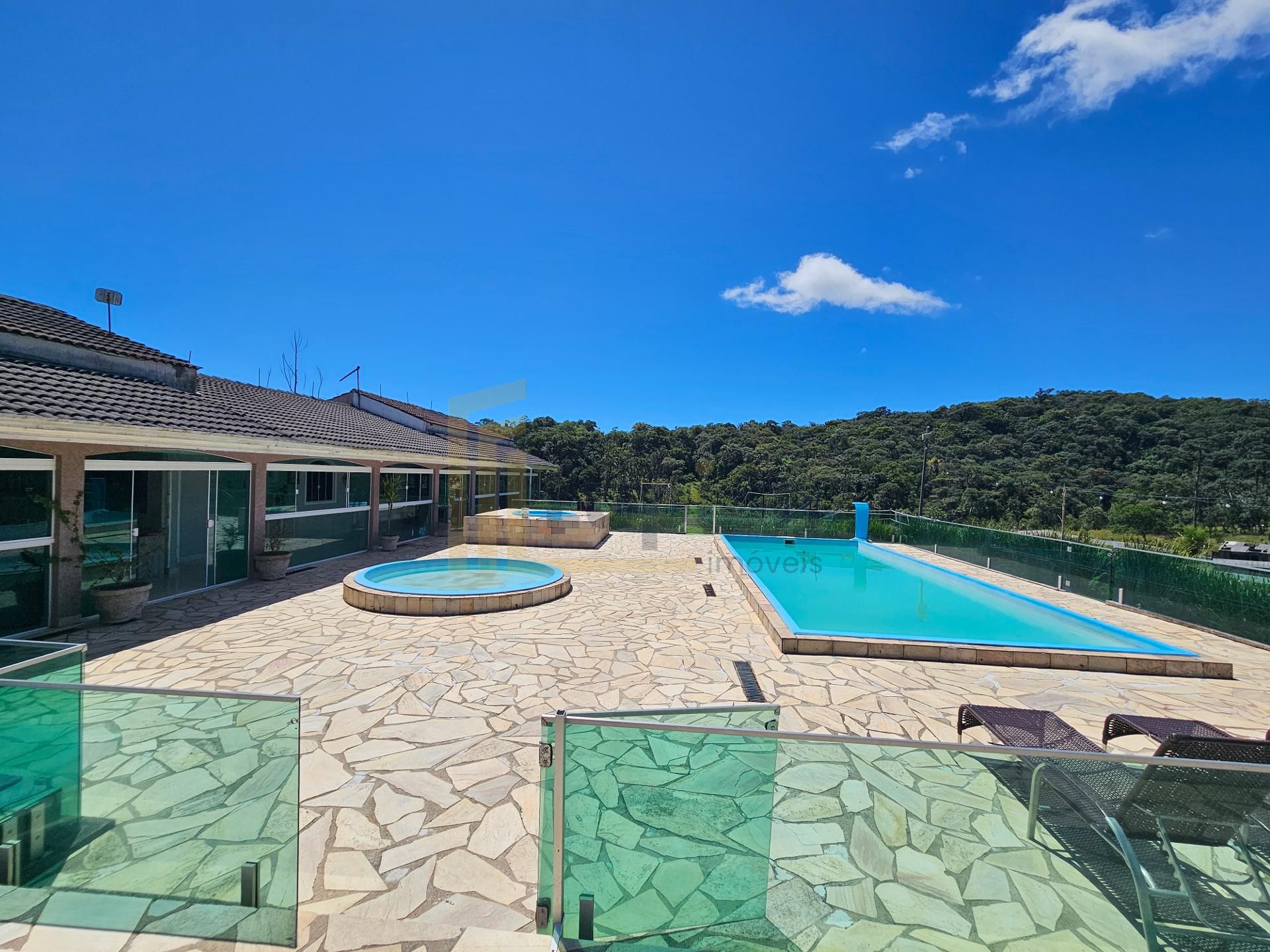 Chácara completa com 46.146 m , lagos, piscina e salão de fest...