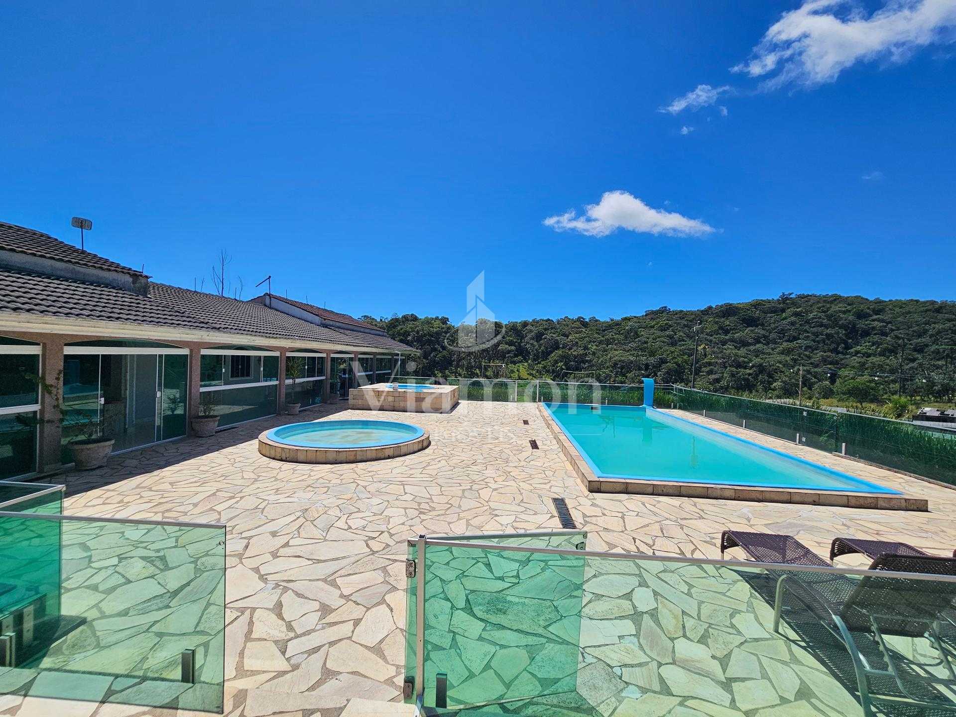 Chácara completa com 46.146 m , lagos, piscina e salão de fest...