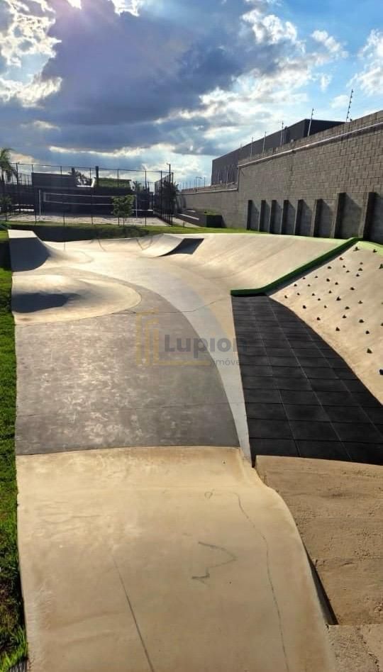 Terreno de 318 m  à venda no Parque Tauá em Londrina com condo...