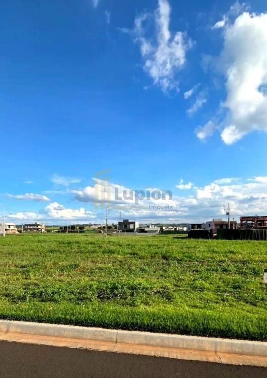 Terreno de 318 m  à venda no Parque Tauá em Londrina com condo...