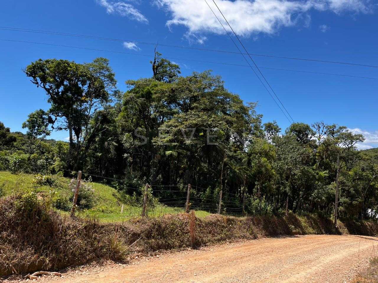 Chácara com 20.000 m  em meio à natureza a 26 km de São José d...