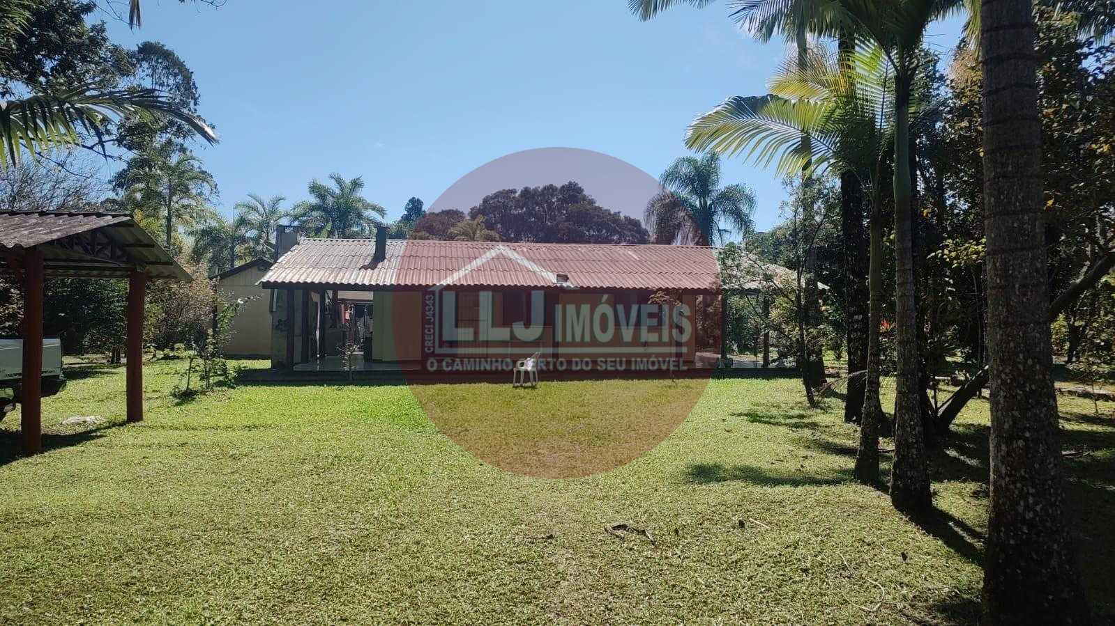Chácara 33 mil m² à venda na Baía de Guaratuba com nascente, casa e produção rural