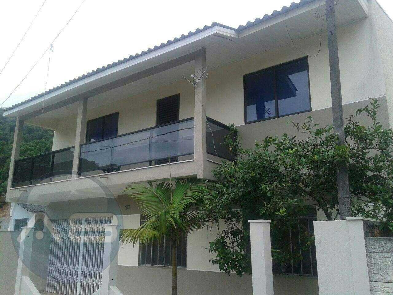 Sobrado com 4 quartos em Caiobá a 1 km da Praia Brava com 157 ...