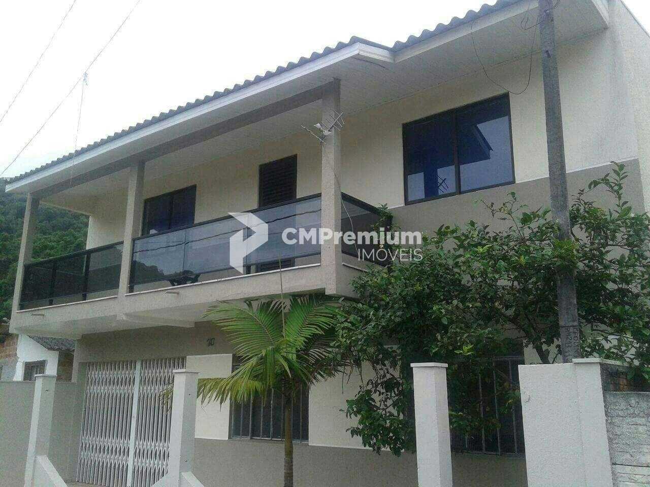 Sobrado com 4 quartos em Caiobá a 1 km da Praia Brava com 157 ...