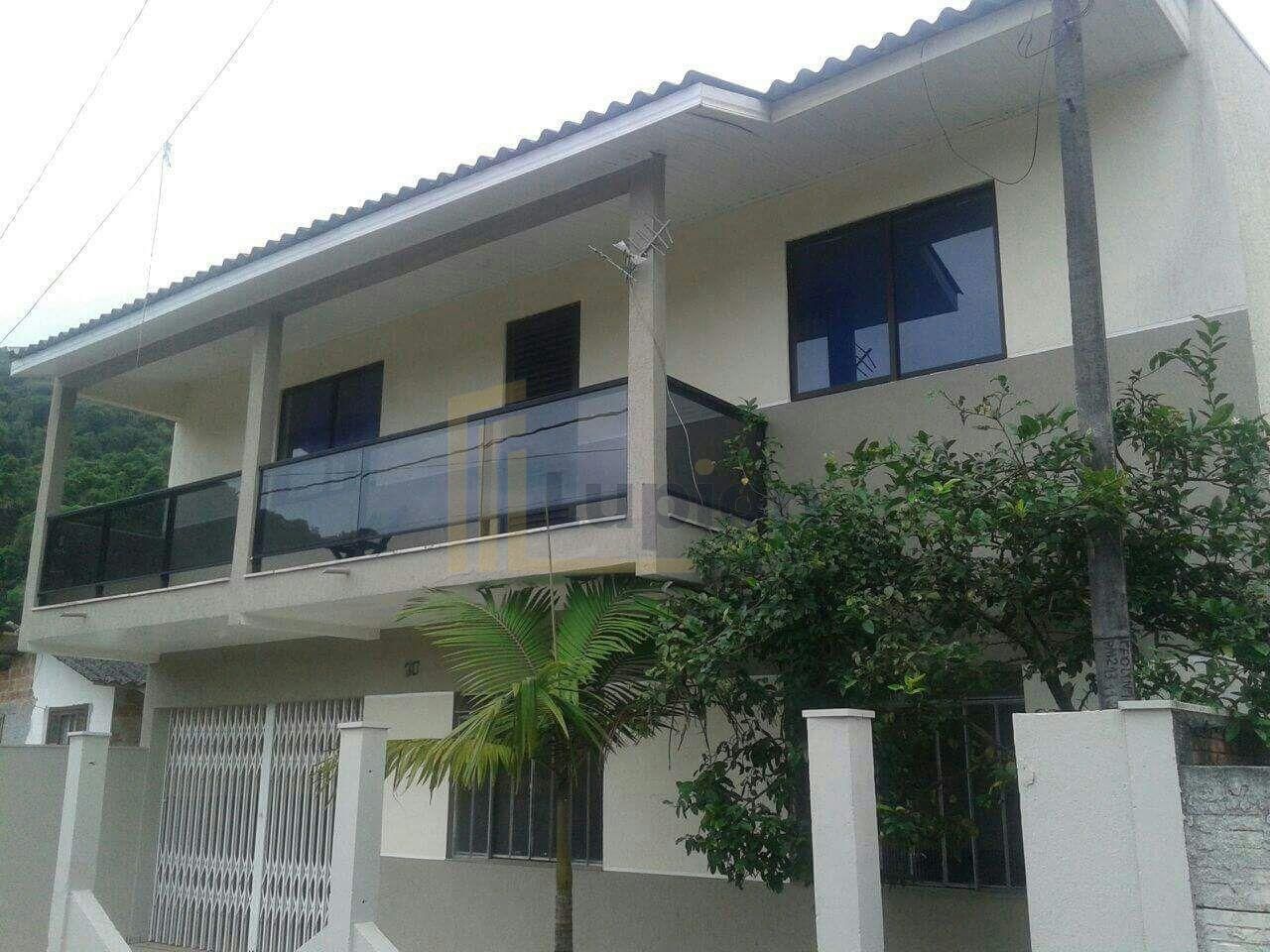 Sobrado com 4 quartos em Caiobá a 1 km da Praia Brava com 157 ...