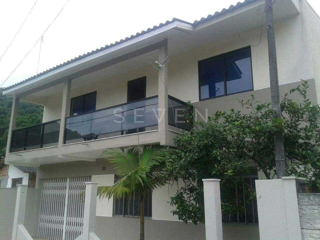 Sobrado com 4 quartos em Caiobá a 1 km da Praia Brava com 157 ...