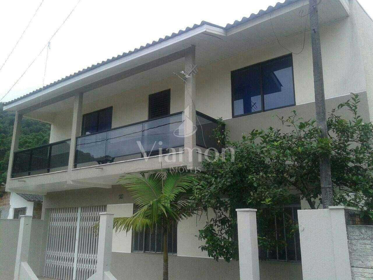 Sobrado com 4 quartos em Caiobá a 1 km da Praia Brava com 157 ...