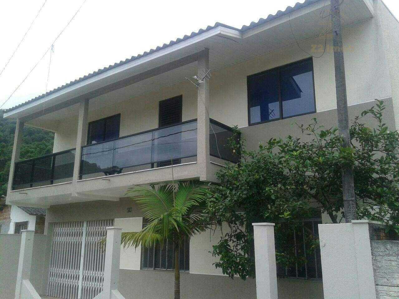 Sobrado com 4 quartos em Caiobá a 1 km da Praia Brava com 157 ...