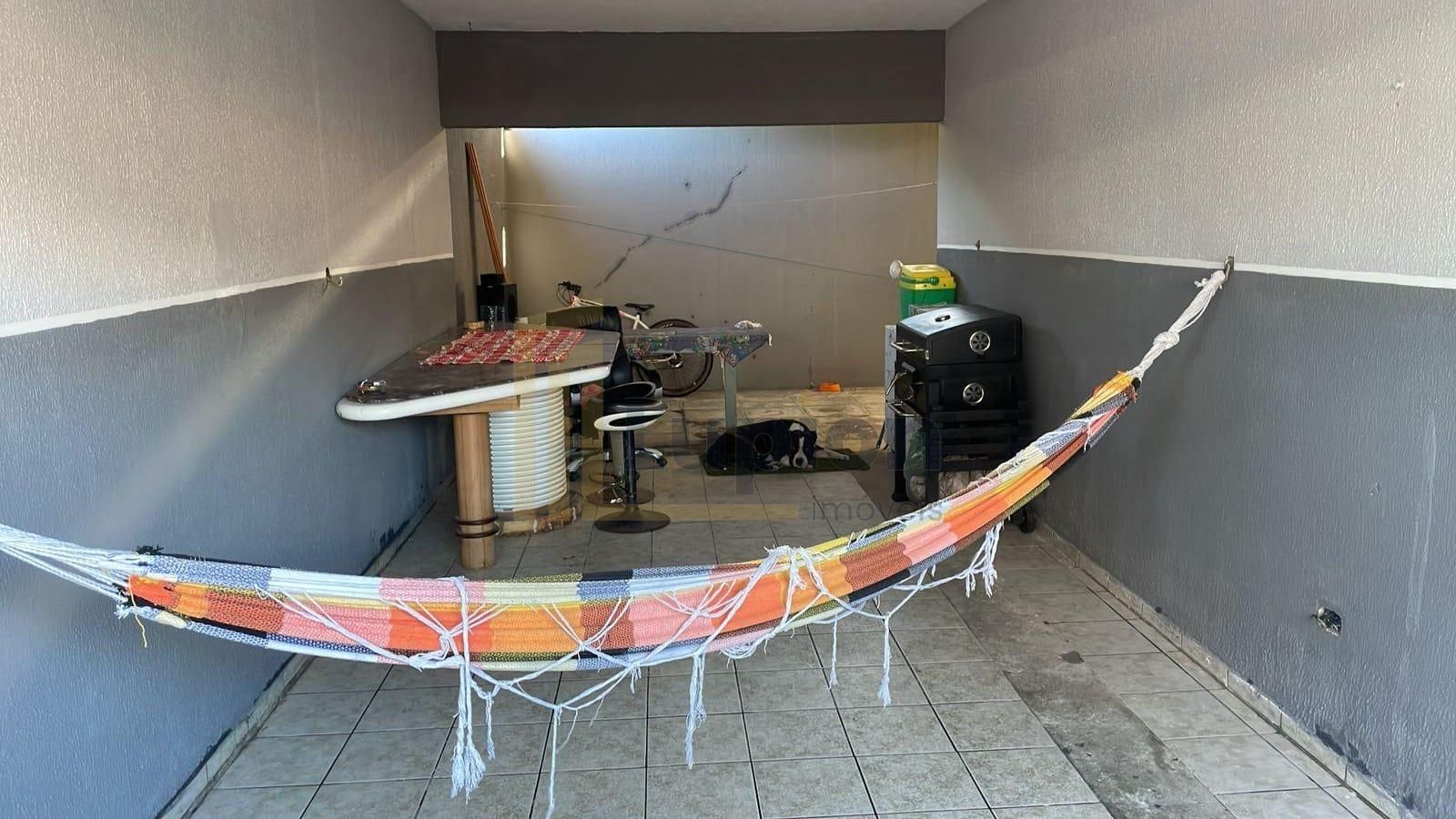 Sobrado com 4 quartos em Caiobá a 1 km da Praia Brava com 157 ...