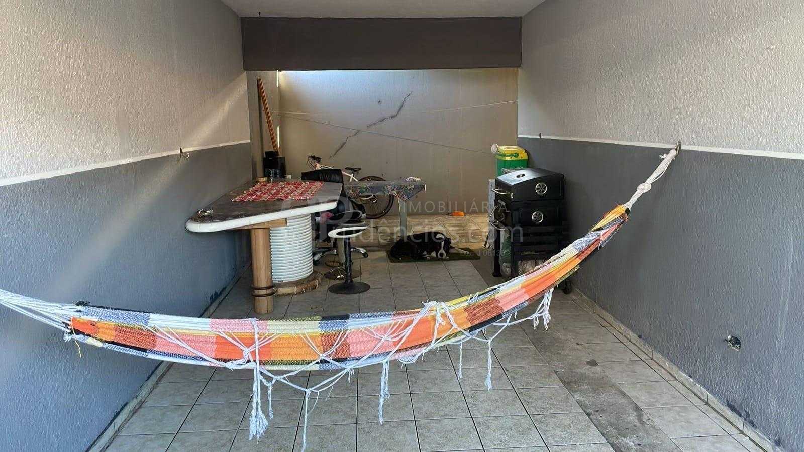 Sobrado com 4 quartos em Caiobá a 1 km da Praia Brava com 157 ...