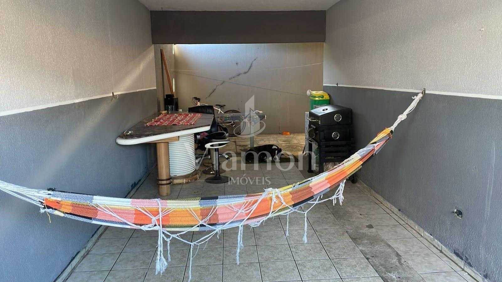 Sobrado com 4 quartos em Caiobá a 1 km da Praia Brava com 157 ...