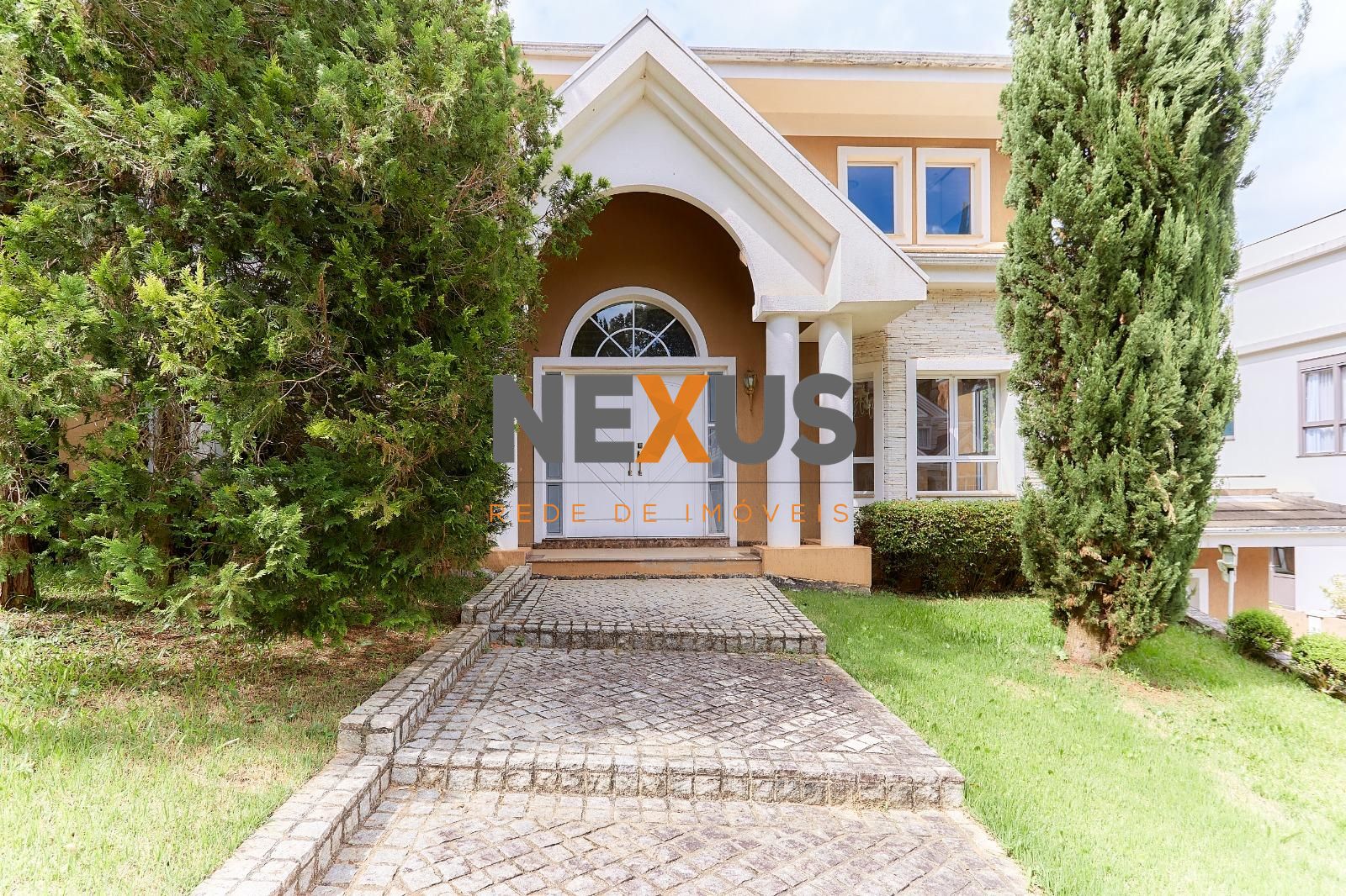 Residência de Luxo no Lomas de Navarra com 4 Suítes, 469m² e T...