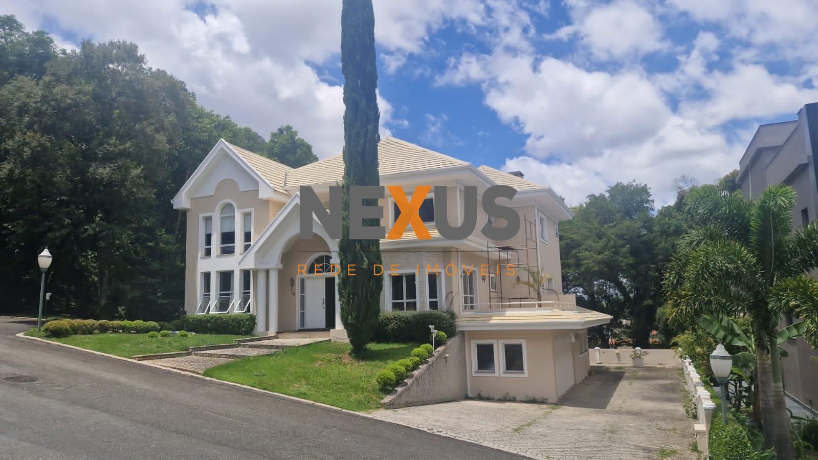 Residência de Luxo no Lomas de Navarra com 4 Suítes, 469m² e T...