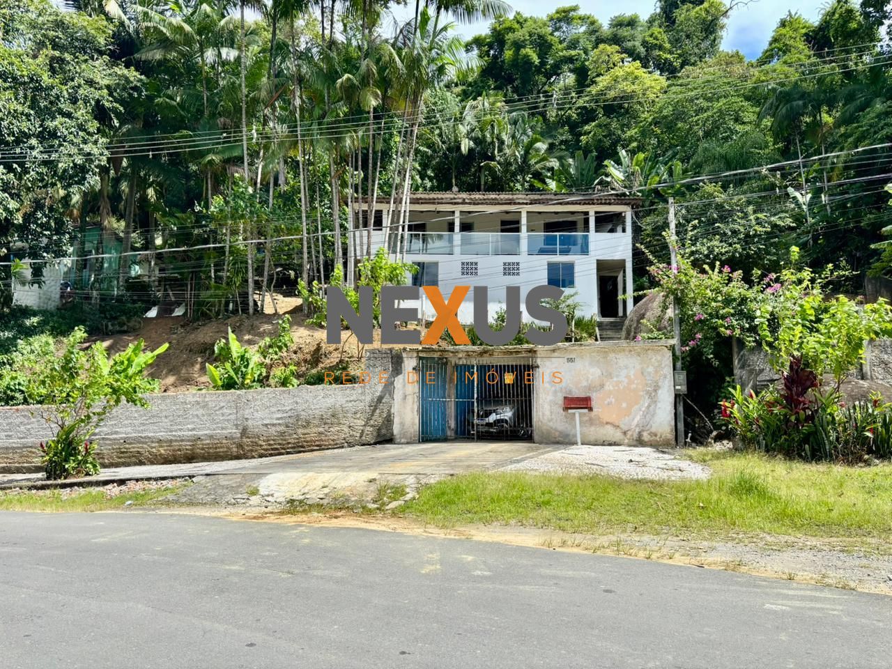 Terreno aproximadamente  2000m com 6 studios casa principal na...