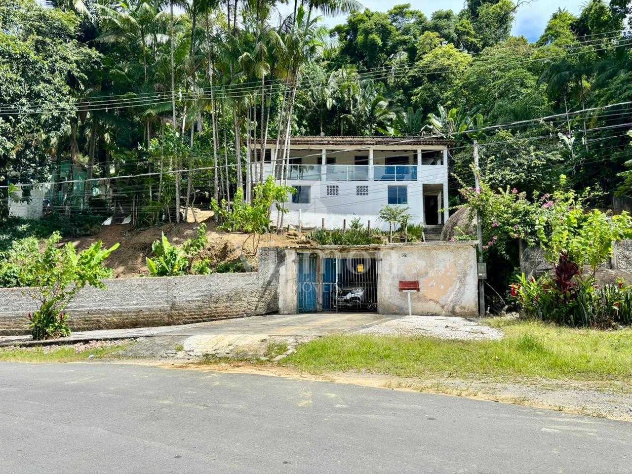 Terreno aproximadamente  2000m com 6 studios casa principal na...