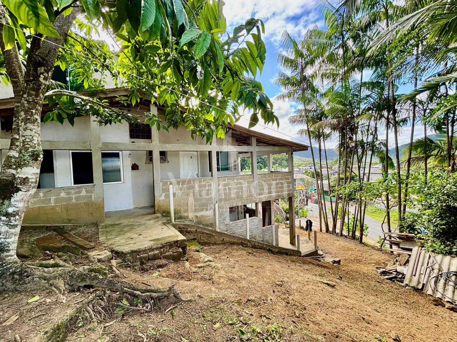 Terreno aproximadamente  2000m com 6 studios casa principal na...