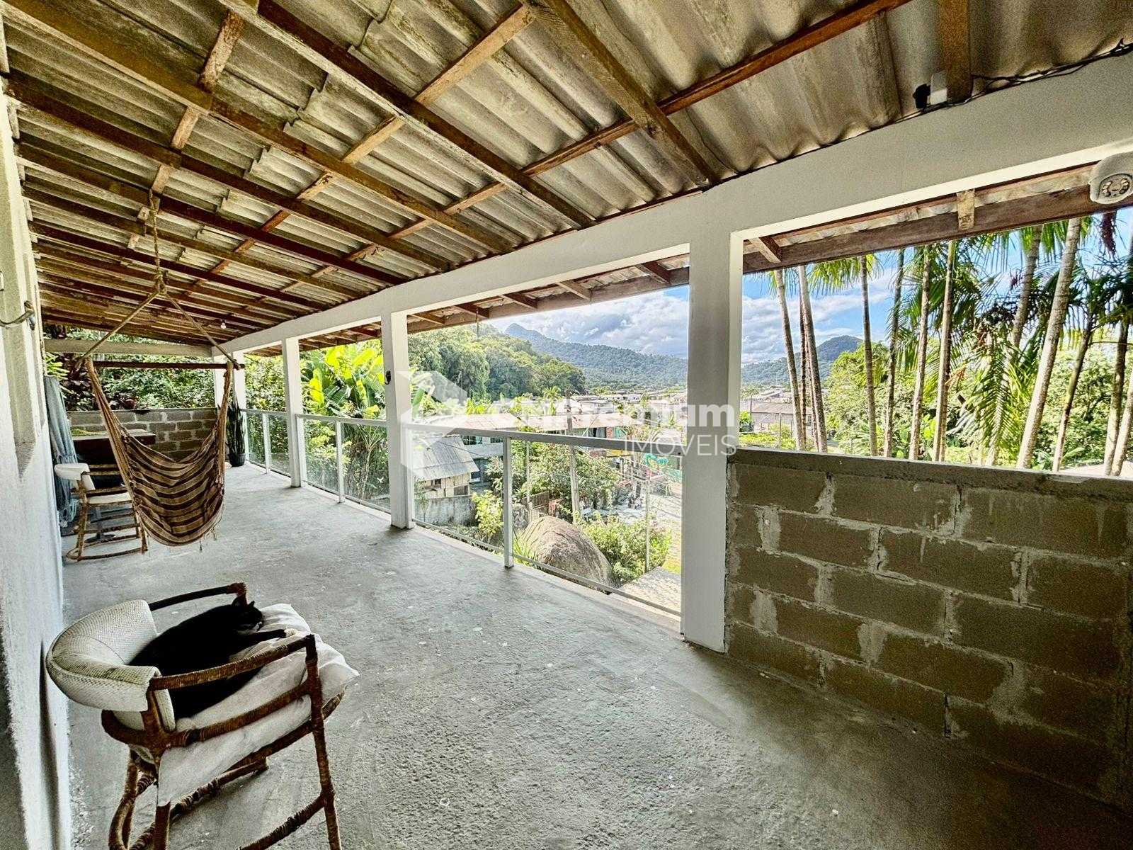 Terreno aproximadamente  2000m com 6 studios casa principal na...