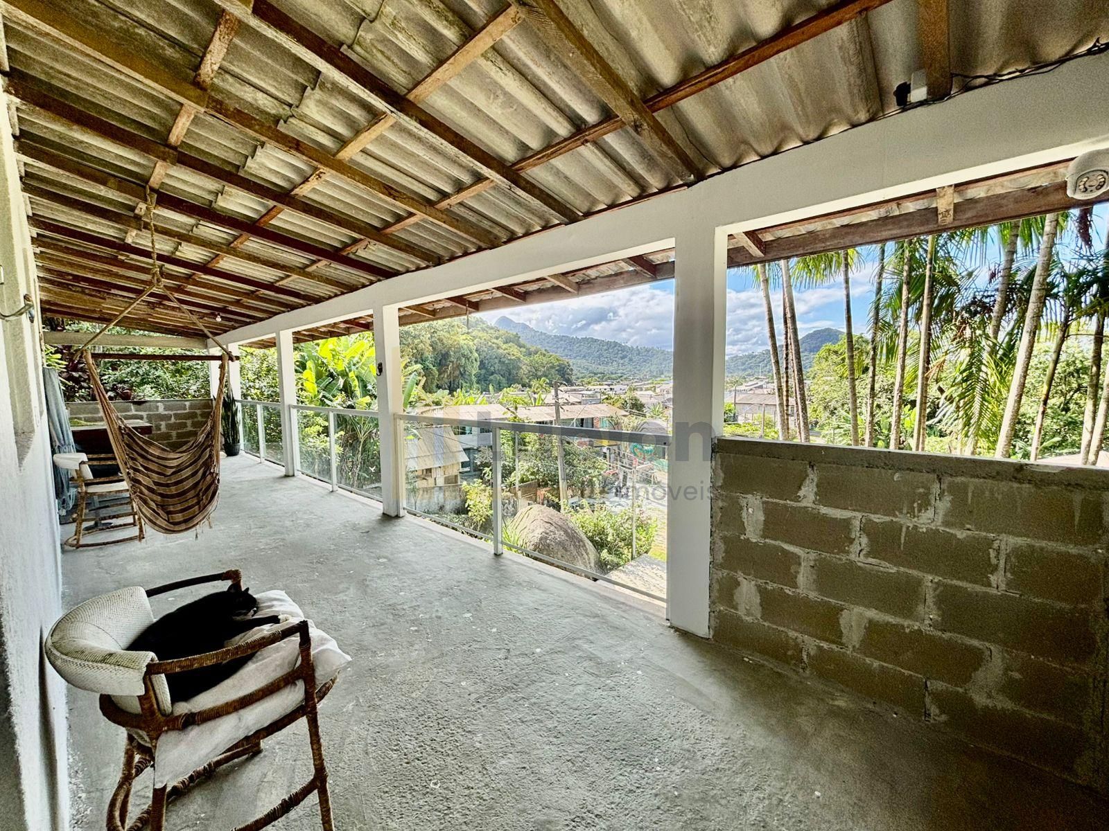 Terreno aproximadamente  2000m com 6 studios casa principal na...