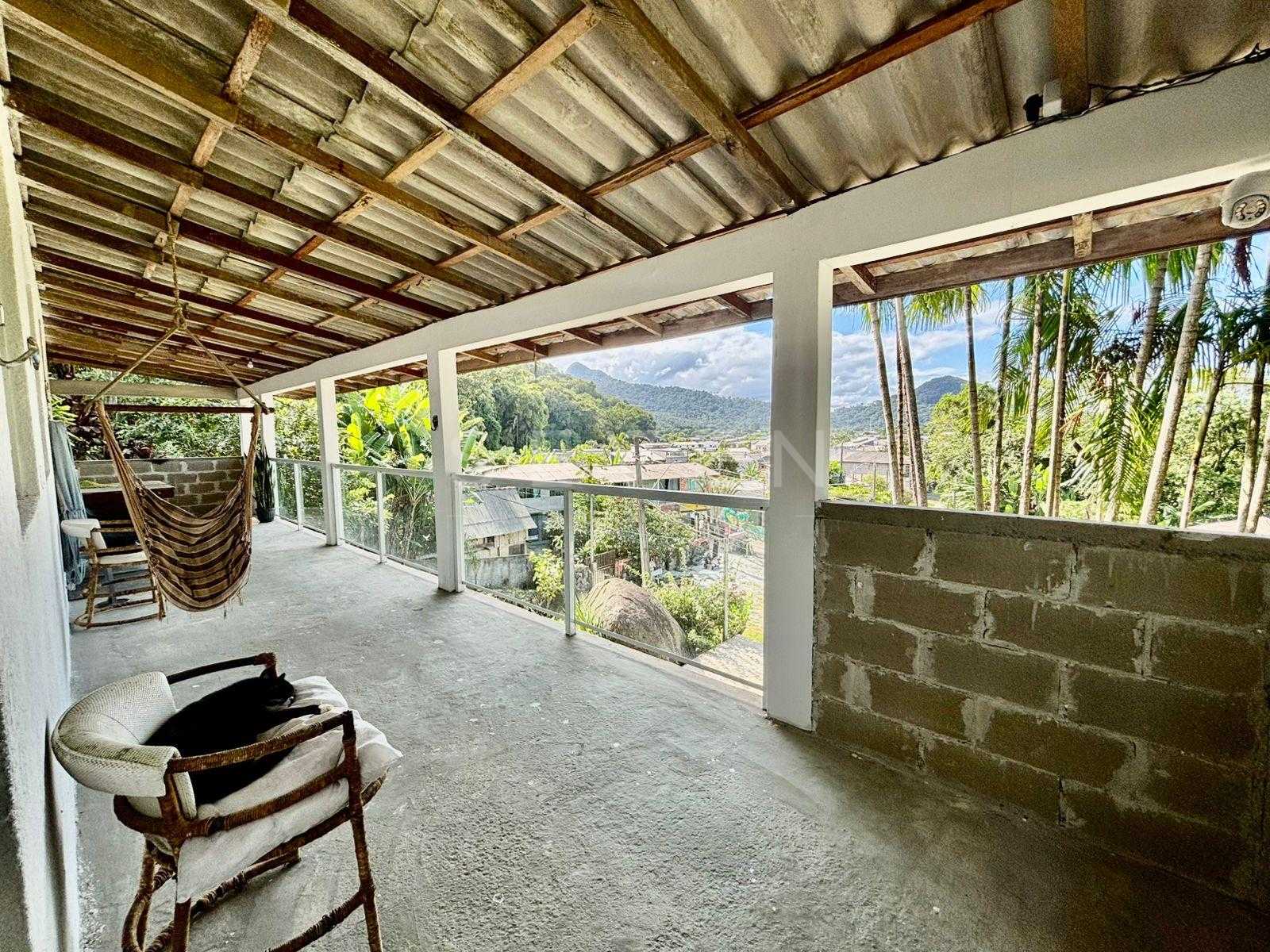 Terreno aproximadamente  2000m com 6 studios casa principal na...