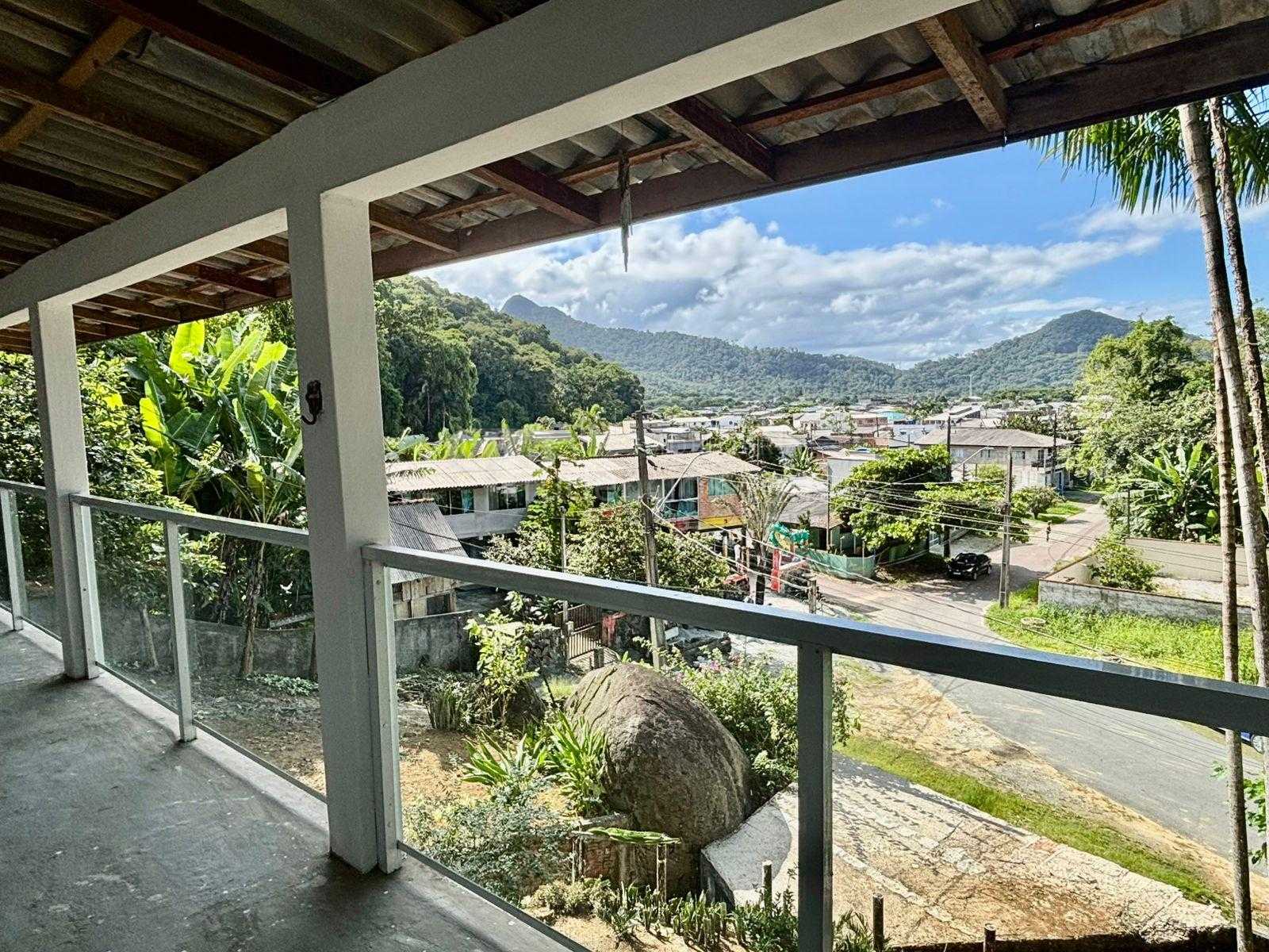 Terreno aproximadamente  2000m com 6 studios casa principal na...