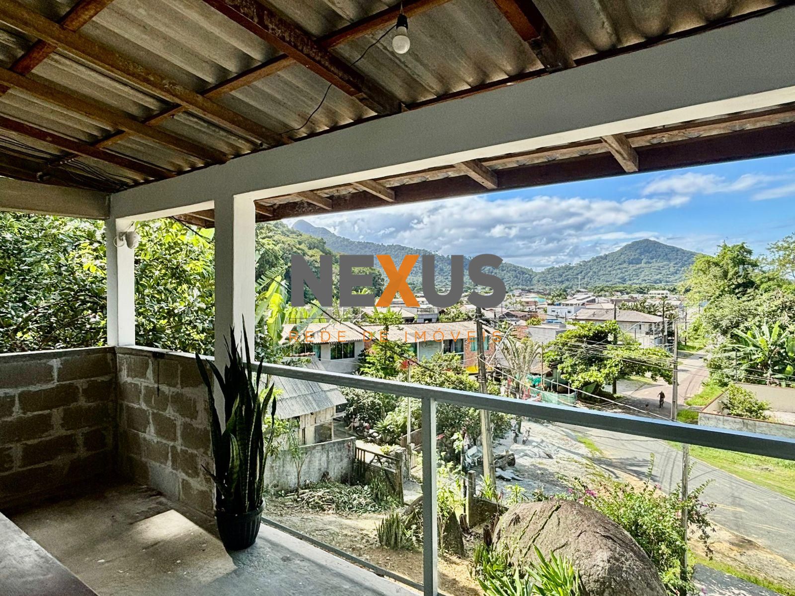 Terreno aproximadamente  2000m com 6 studios casa principal na...