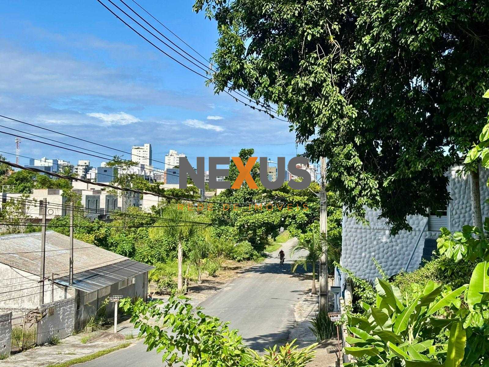 Terreno aproximadamente  2000m com 6 studios casa principal na...