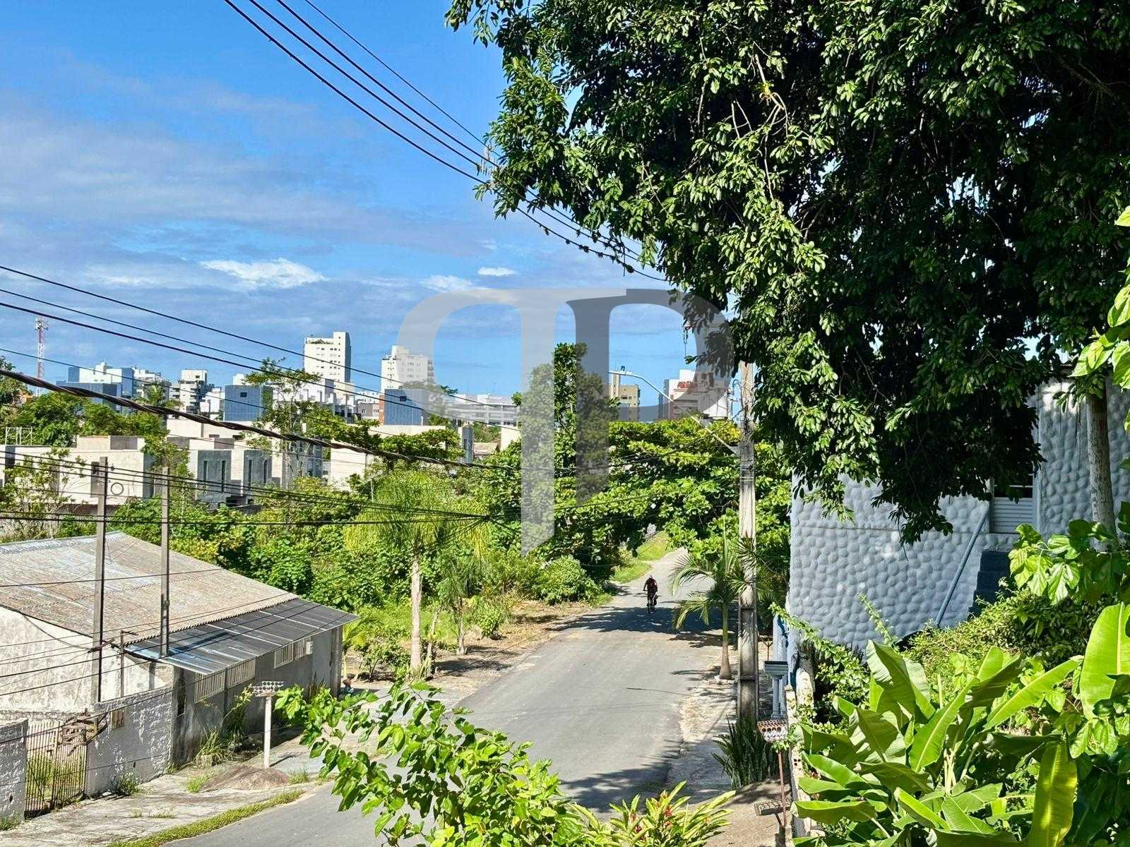 Terreno  1.980 m com 6 studios e casa principal na serra a 750...