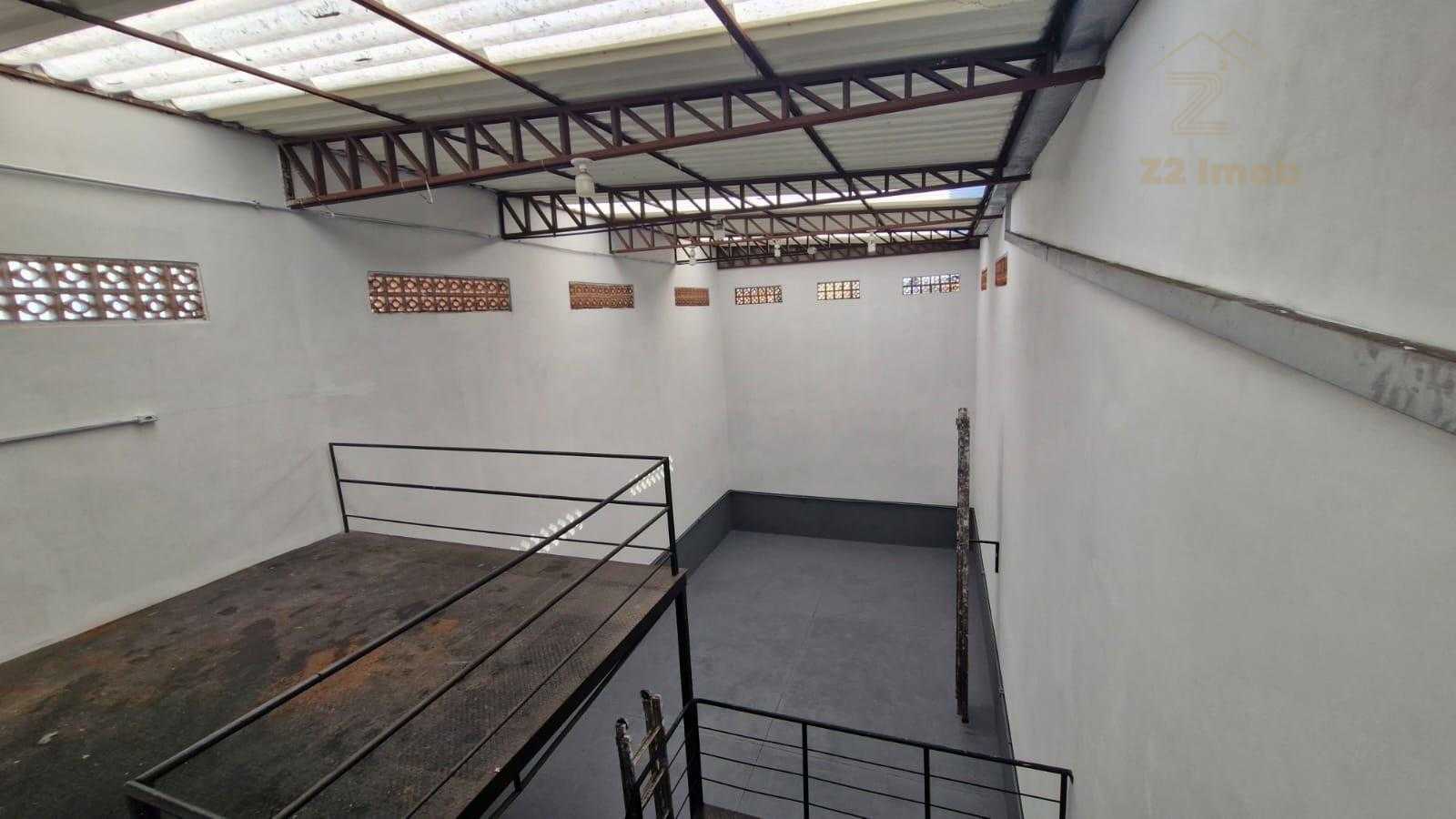 Barrac?o comercial na Rua Francisco Derosso ? venda por R  595...