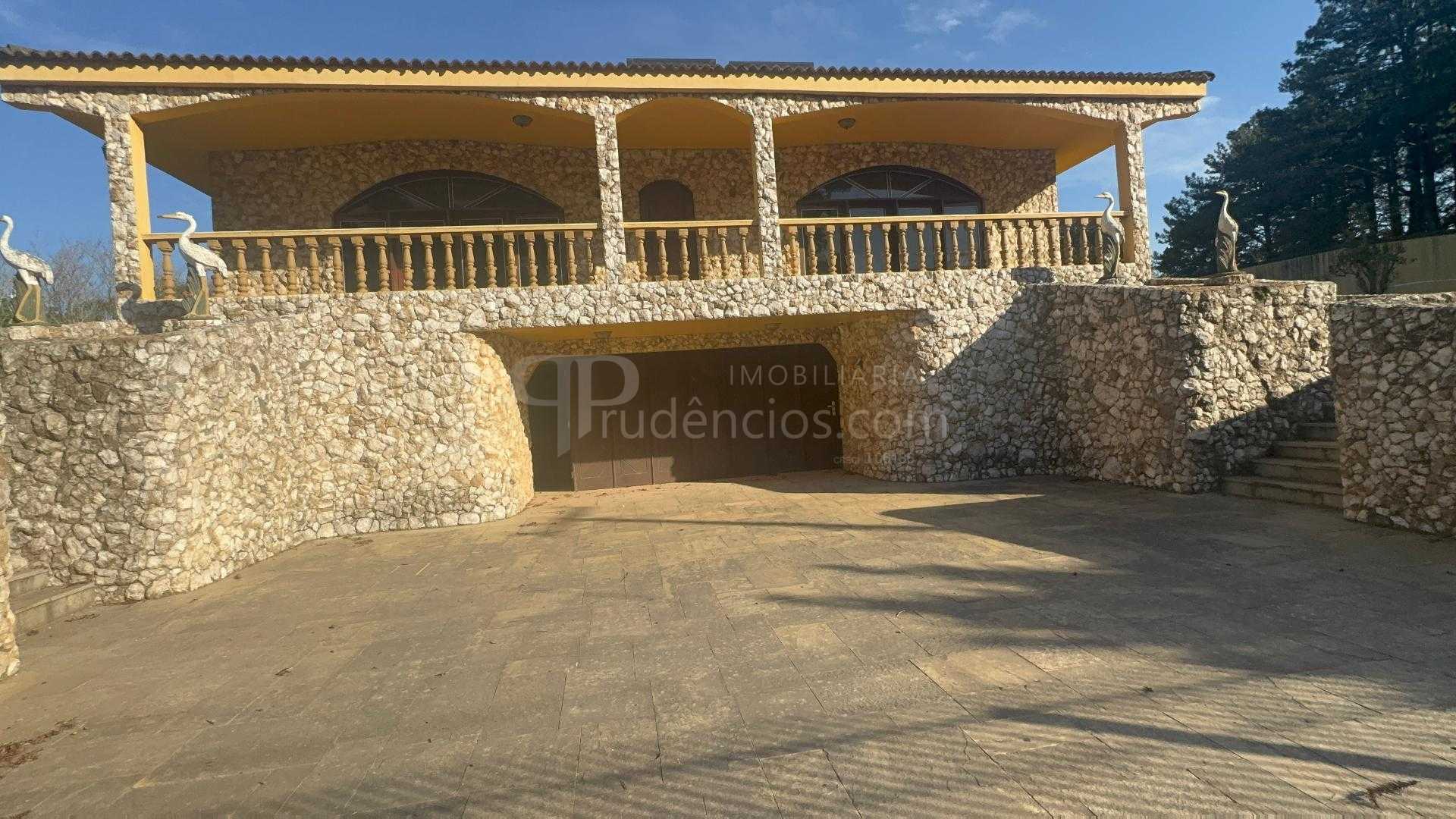 Chácara Completa em Colombo com Casa Colonial, Lazer e Estrutu...