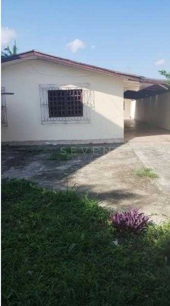 Terreno 720m  com 2 casas em excelente localização e grande po...